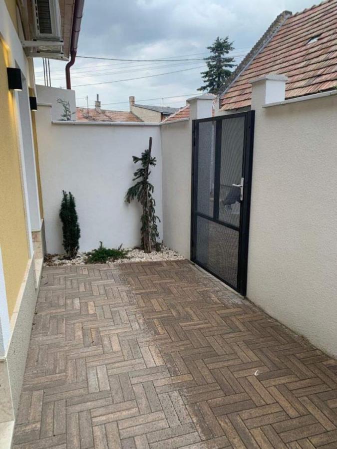 Ferienwohnung Infinity Apartman Esztergom Exterior foto